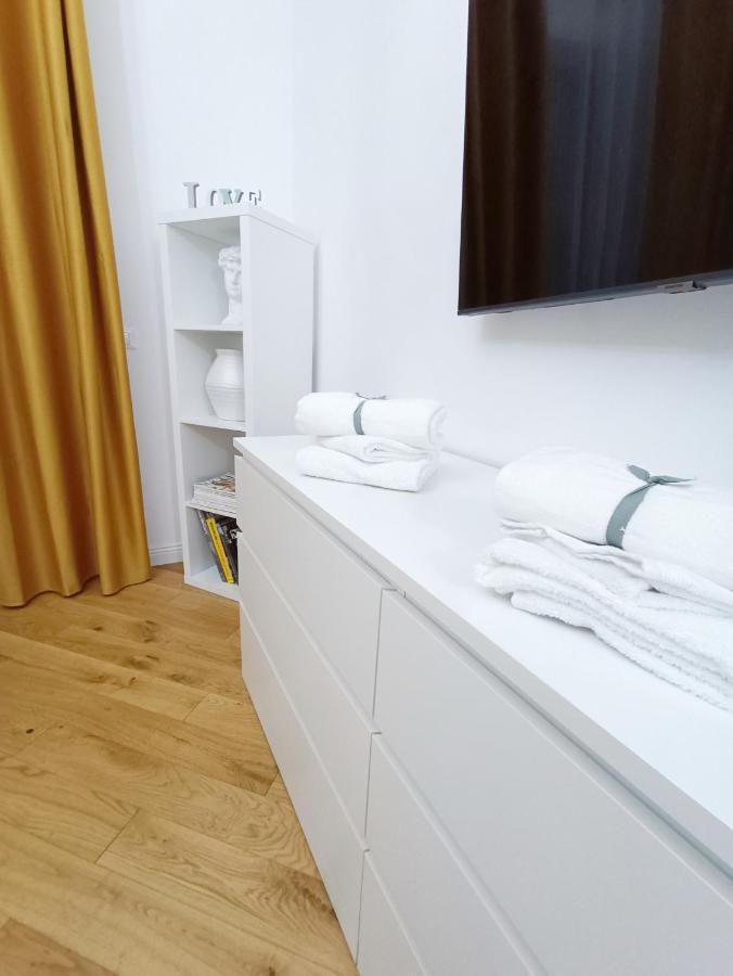 Ai Castelli Apartment - Locazione Turistica Cin It58060C2Fhnreg9A Colonna ภายนอก รูปภาพ