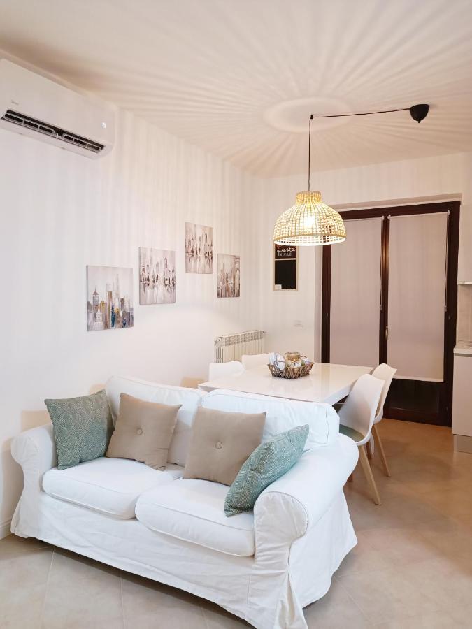 Ai Castelli Apartment - Locazione Turistica Cin It58060C2Fhnreg9A Colonna ภายนอก รูปภาพ
